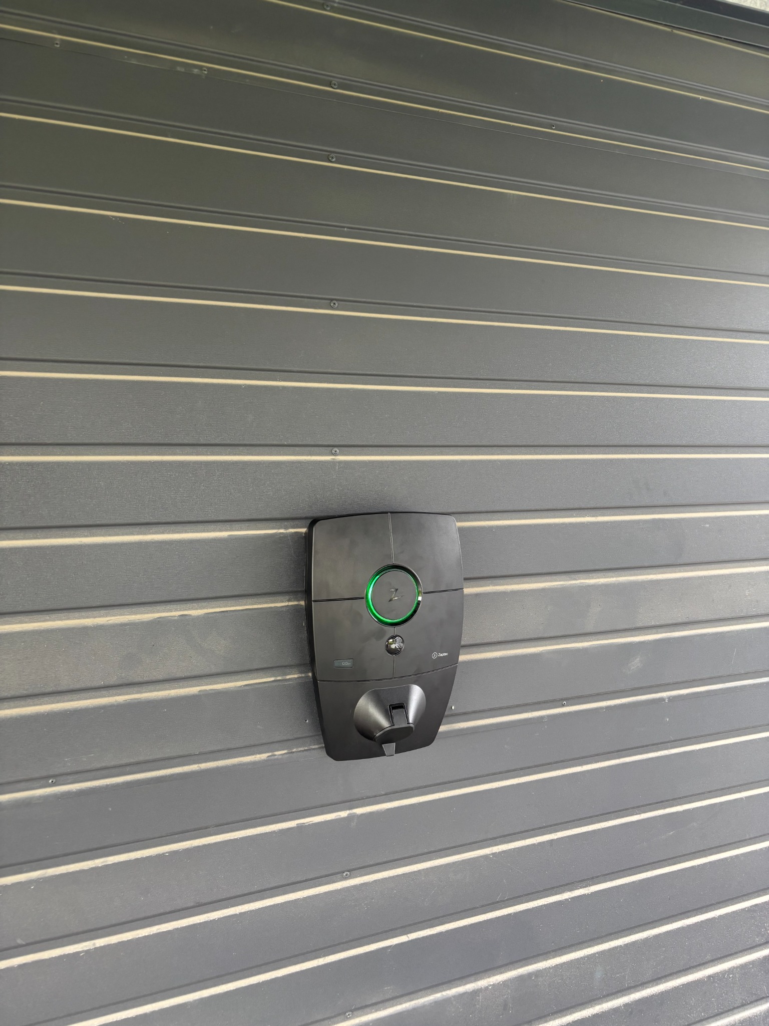Punkty ładowania samochodów elektrycznych — realizacja WILDNESS